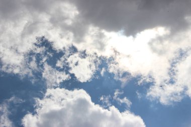 Güzel bulutlu gökyüzü manzarası