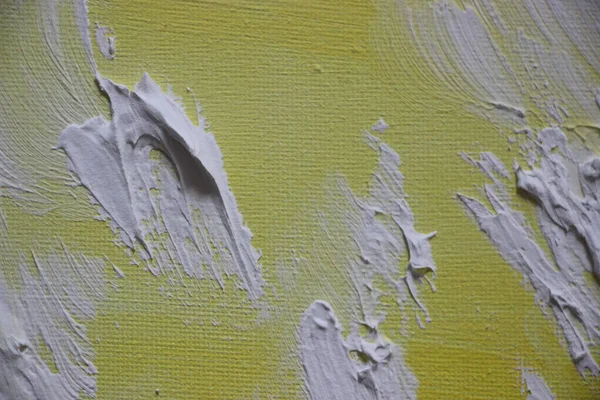 Üzerine boya sıçramış tuval. Yakından bak. 