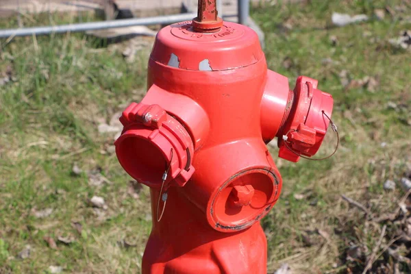Typowy Amerykański Hydrant Przeciwpożarowy Wiejskiej Ulicy — Zdjęcie stockowe