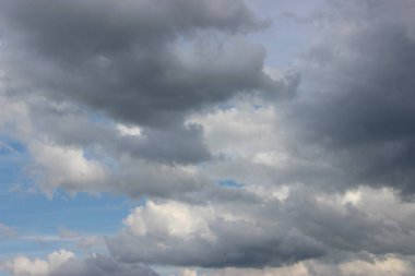 Güzel bulutlu gökyüzü manzarası