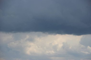 Güzel bulutlu gökyüzü manzarası