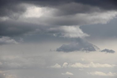 Güzel bulutlu gökyüzü manzarası