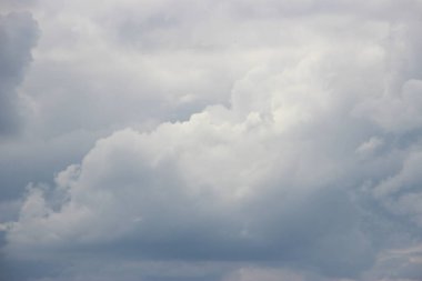 Güzel bulutlu gökyüzü manzarası