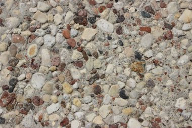 Çakıl taşları görüntüyü kapatır, gri doğal düzensiz taşlar endüstriyel arka planı şekillendirir