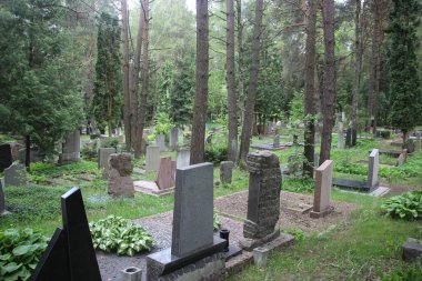 Eski mezarlık manzarası, yaşam ve ölüm kavramı 