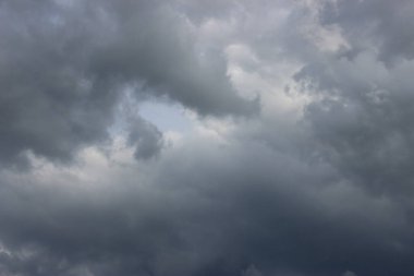 Güzel bulutlu gökyüzü manzarası