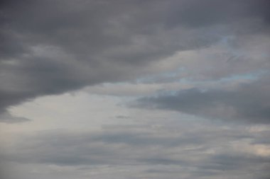 Güzel bulutlu gökyüzü manzarası