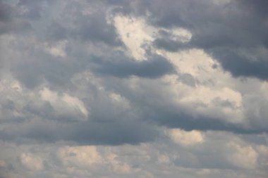 Güzel bulutlu gökyüzü manzarası