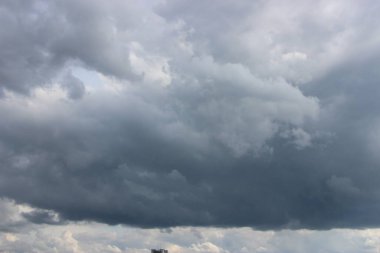 Güzel bulutlu gökyüzü manzarası