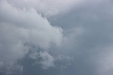 Güzel bulutlu gökyüzü manzarası