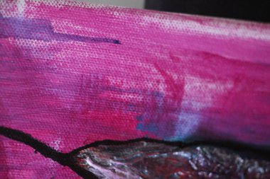 Üzerine boya sıçramış tuval. Yakından bak. 