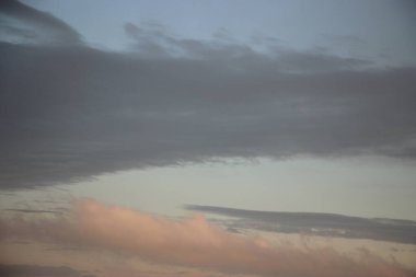 Güzel bulutlu gökyüzü manzarası