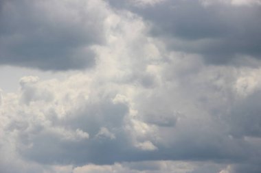 Güzel bulutlu gökyüzü manzarası