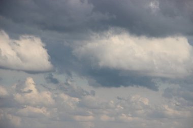 Güzel bulutlu gökyüzü manzarası