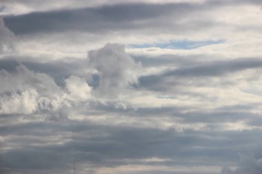 Güzel bulutlu gökyüzü manzarası