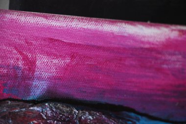 Üzerine boya sıçramış tuval. Yakından bak. 