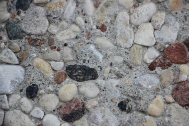 Çakıl taşları görüntüyü kapatır, gri doğal düzensiz taşlar endüstriyel arka planı şekillendirir