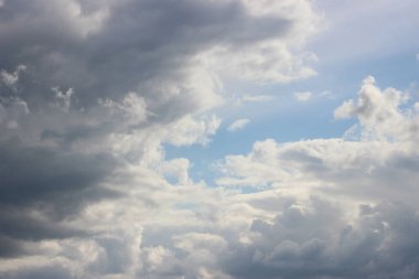 Güzel bulutlu gökyüzü manzarası