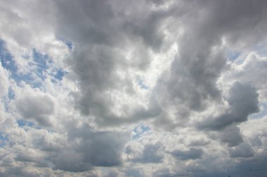 Güzel bulutlu gökyüzü manzarası