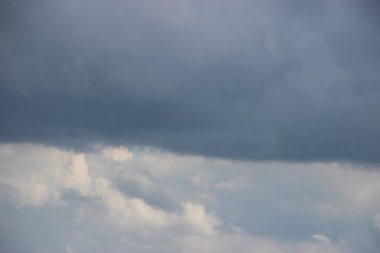 Güzel bulutlu gökyüzü manzarası