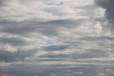 Güzel bulutlu gökyüzü manzarası