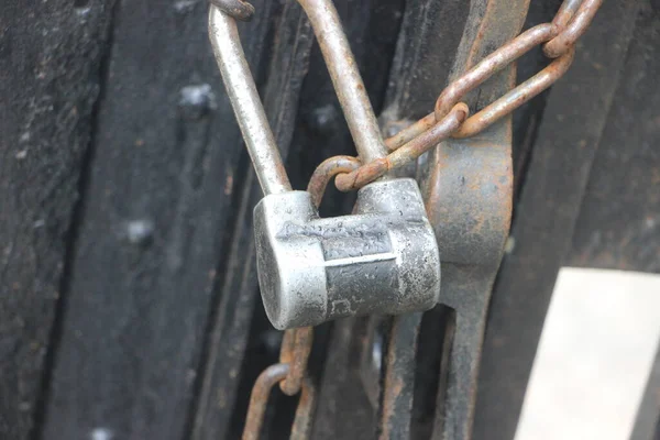 Cadenas Vintage Hangig Sur Vieille Porte Bois Verrouillée Interdit Protégé — Photo