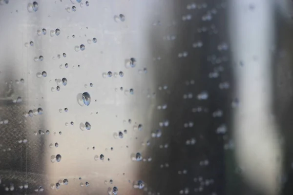 雨滴落在窗上关上了 — 图库照片