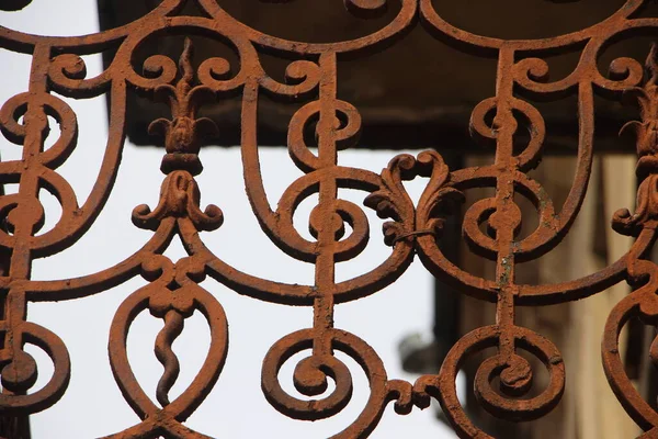 Paslı metal desenli w 'nin arkaplanı