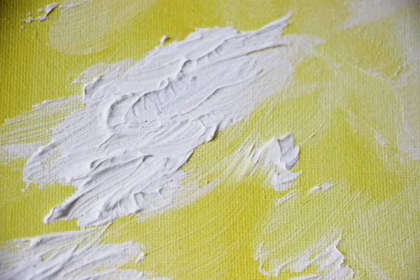 Üzerine boya sıçramış tuval. Yakından bak. 