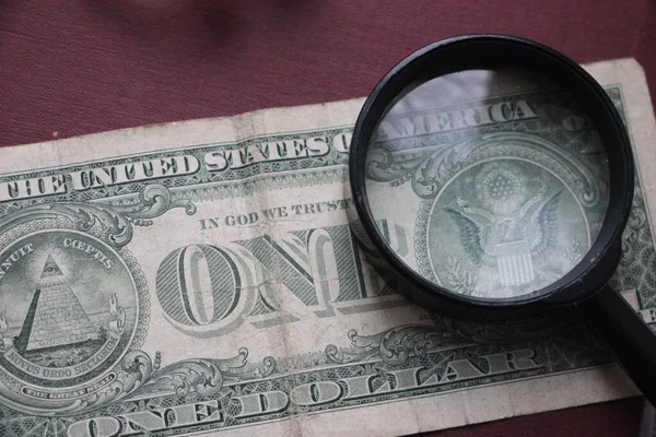 Magnifying Glass Dollar Bill — Stock Photo, Image