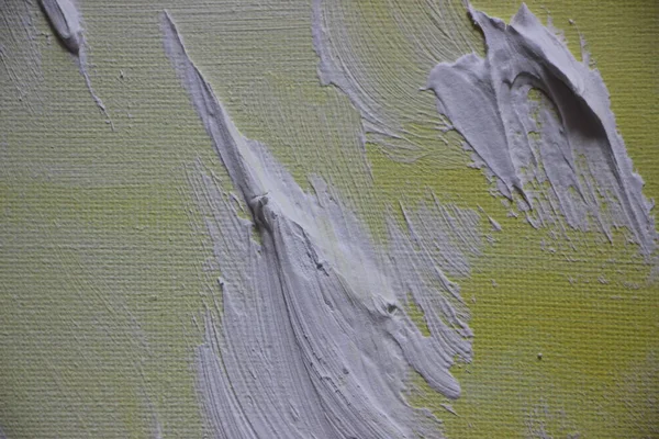 Üzerine boya sıçramış tuval. Yakından bak. 