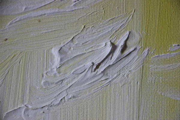 Üzerine boya sıçramış tuval. Yakından bak. 