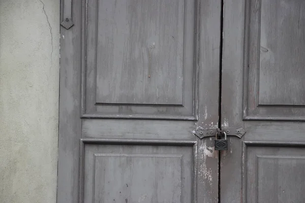 ドアビューの古いロック — ストック写真