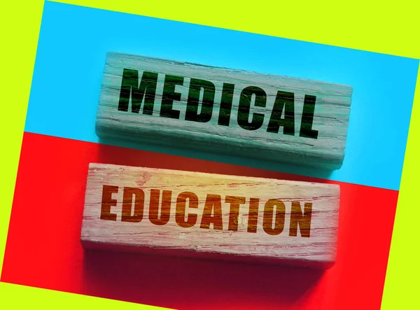 Medicial Education Stavas Med Träklossar Utbildningshälsovårdskoncept — Stockfoto