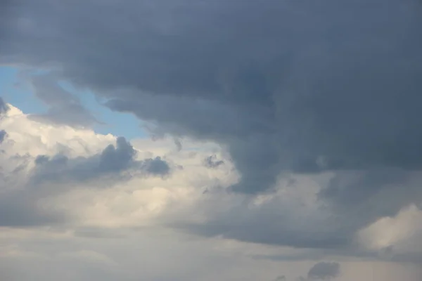 Bellissimo Cielo Serale Con Nuvole — Foto Stock