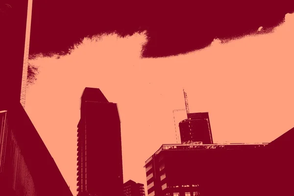 红色双色调概念背景下的城市景观视图 — 图库照片