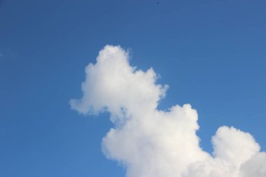 güzel bulutlu gökyüzü arkaplan görüntüsü