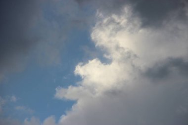 güzel bulutlu gökyüzü arkaplan görüntüsü