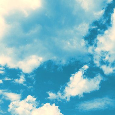 Bulutlu güzel akşam gökyüzü