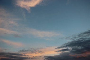 güzel bulutlu gökyüzü arkaplan görüntüsü