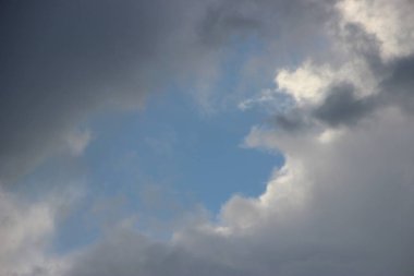 güzel bulutlu gökyüzü arkaplan görüntüsü