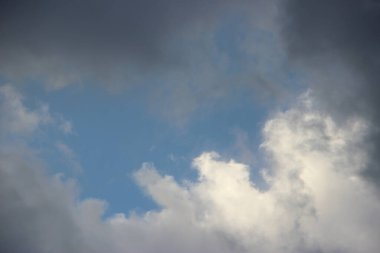 güzel bulutlu gökyüzü arkaplan görüntüsü