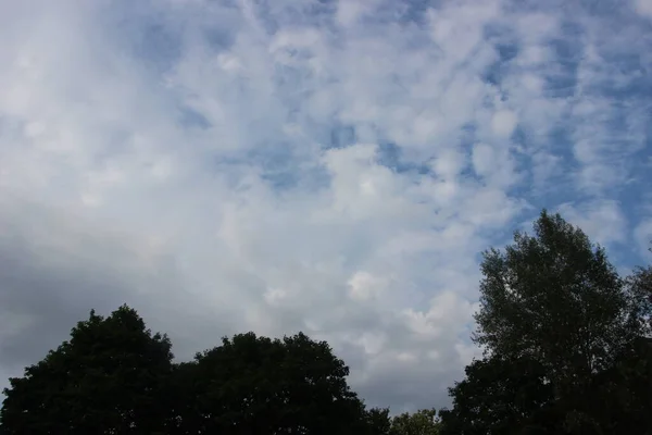 Συννεφιά Μπλε Ουρανό Προβολή Φόντου — Φωτογραφία Αρχείου