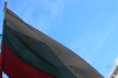 Bulgar Ulusal Bayrağı dalgalanıyor