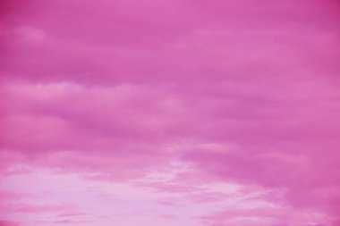 soyut pembe renkli bulutlu gökyüzü arkaplanı 