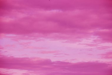 soyut pembe renkli bulutlu gökyüzü arkaplanı 