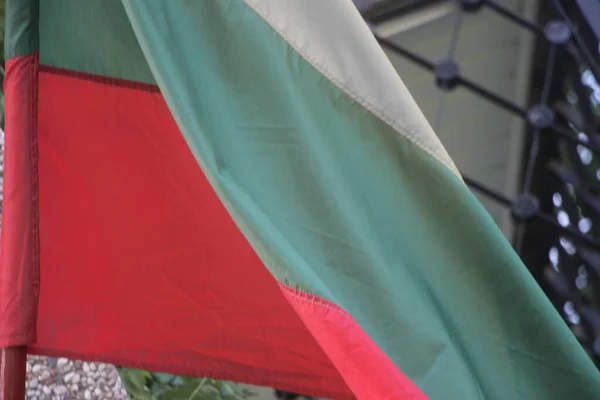 Bulgarische Nationalflagge Geschwenkt — Stockfoto