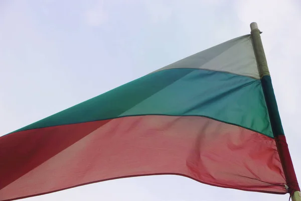 Εθνική Σημαία Βουλγαρίας Κυματίζει — Φωτογραφία Αρχείου