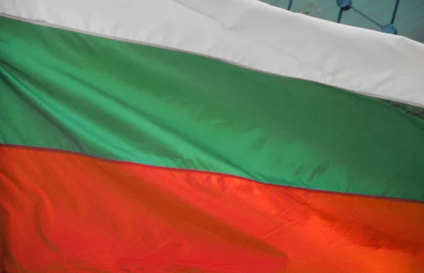 Флаг Болгарии Развевающийся Ветру — стоковое фото