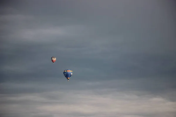 Céu Nublado Vista Fundo Com Balões Quente — Fotografia de Stock